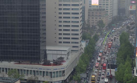 숭례문 출발해 종로 방면으로 행진하는 건설노조