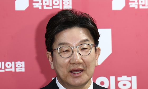 밝은 표정의 권성동