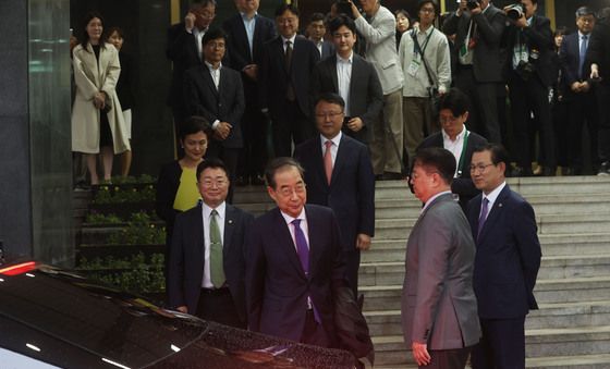 정부서울청사 떠나는 한덕수 권한대행