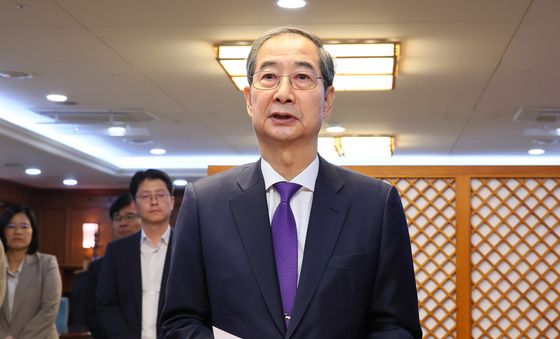 직원들 만난 당부 전하는 한덕수 권한대행