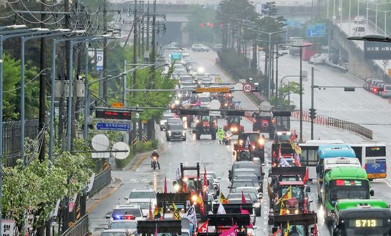 전봉준 투쟁단, 트랙터 이끌고 서울 진입