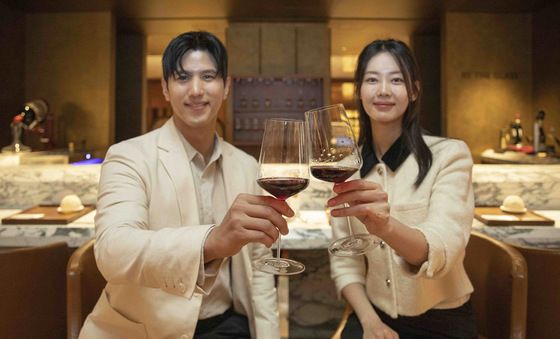 신세계백화점 강남점, 고가 와인 '잔 판매' 와인바 선보여