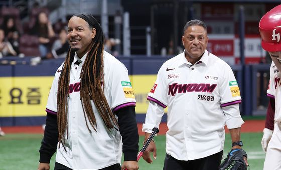 미소짓는 매니 라미레즈·루이스 알리시아 감독