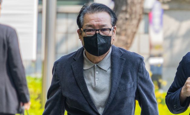 공판 출석하는 '건진법사' 전성배 씨