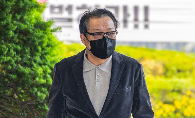 법정 향하는 '건진법사' 전성배