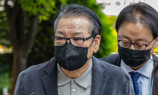 '정치자금법 위반' 건진법사, 2차 공판 출석