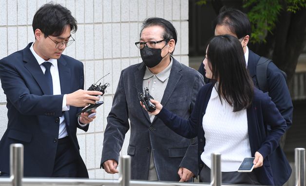 '정치자금법 위반' 건진법사, 2차 공판 출석