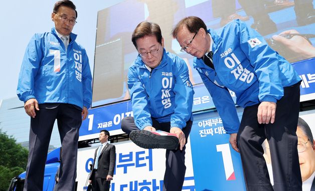 운동화 신는 이재명 후보