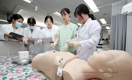 '간호사를 꿈꾸며…'