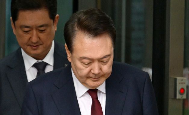 윤석열, 침묵 속 귀가