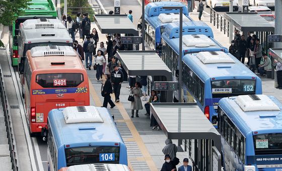 10년새 큰 폭으로 감소한 서울 시내버스 이용객