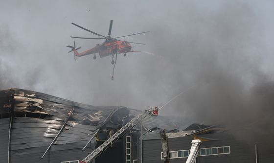 이천 대형 물류센터서 화재 진화 중…소방 "110명 대피"