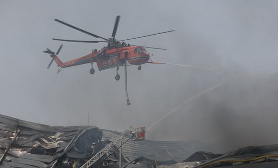 이천 대형 물류창고서 화재...대응 2단계 발령 진화중