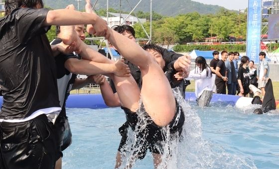 "너도 한번 빠져 봐"