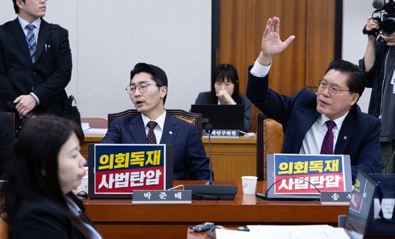 의사진행발언 요청하는 송석준 의원