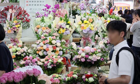 '하루 앞으로 다가온 스승의 날'