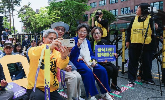 권영국 후보 '이용수 할머니와 함께'