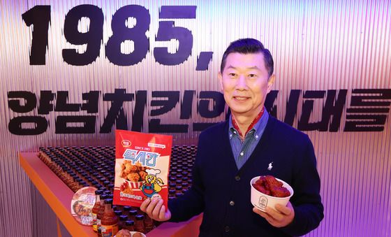 하림 김홍국 회장, 외식 물가 잡는 '맥시칸' 공개