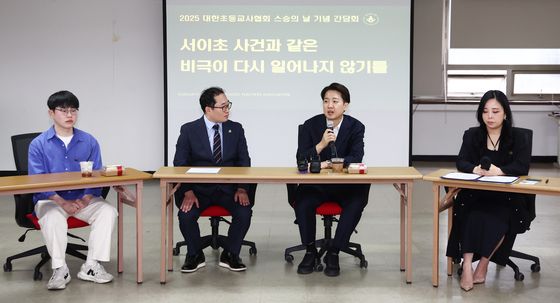 스승의 날 초등 교사들 만난 이준석 후보