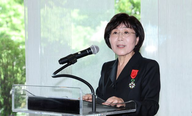 레지옹 도뇌르 오피시에 훈장 받은 최정화 이사장