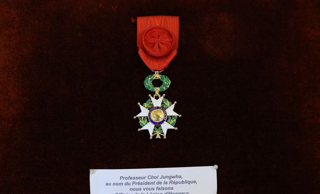 최정화 이사장이 받은 레지옹 도뇌르 오피시에