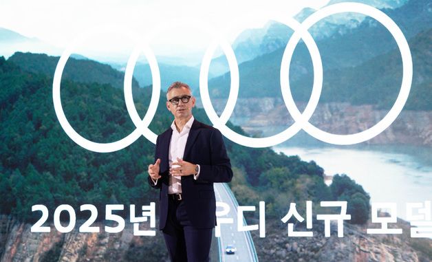 아우디 신규모델 소개하는 스티브 클로티