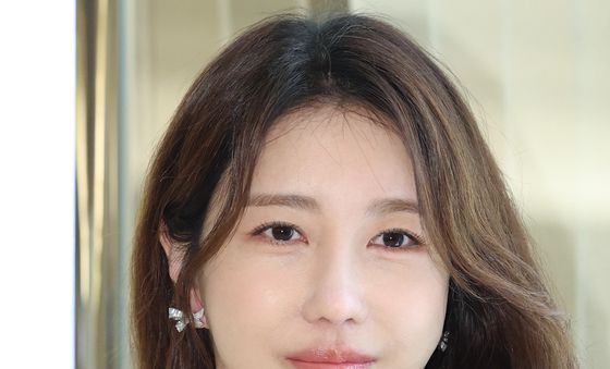 이지아, 그라프 목걸이하고 여신 미모 발산