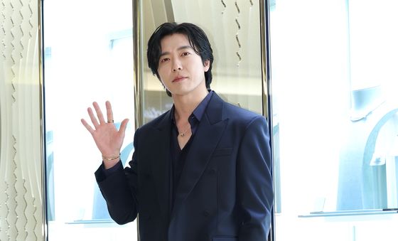 김재욱, 훤칠 미남