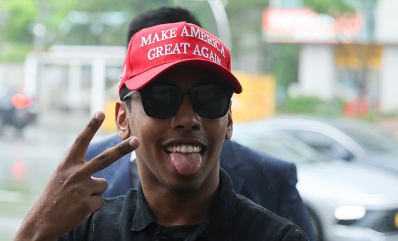 공판 출석하는 조니 소말리