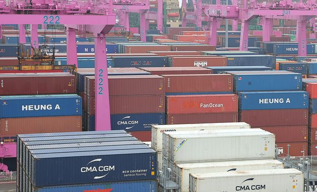 '수출둔화' 추가…정부, 5개월째 “수출 둔화·경기 하방 압력”