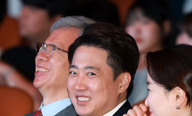 미소 짓는 이준석 후보