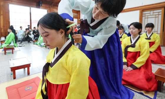 머리에 비녀 '이제는 성년'