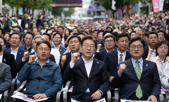 5·18 전야제 참석한 이재명