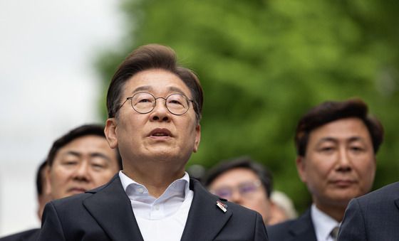 노래 따라 부르는 이재명