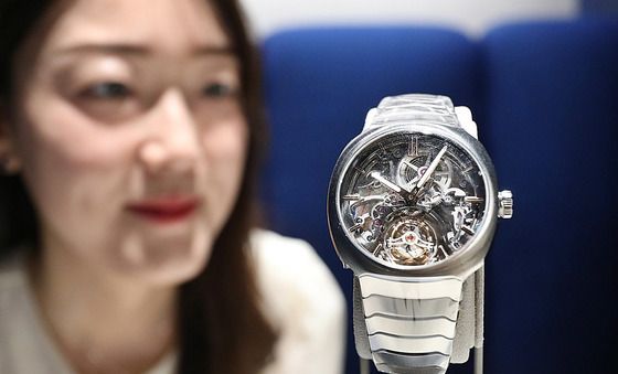 “평균 1억원” 스위스 명품 시계 '모저앤씨', 갤러리아에 첫 상륙