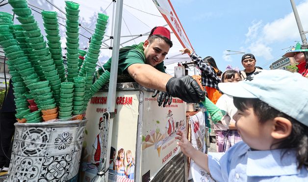 '장난 가득 튀르키예 아이스크림'