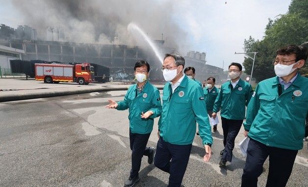 금호타이어 화재 현장 점검 나선 고기동 행안부 장관 대행