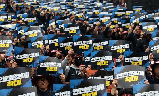 화물연대 '안전 운임제 확대 촉구'