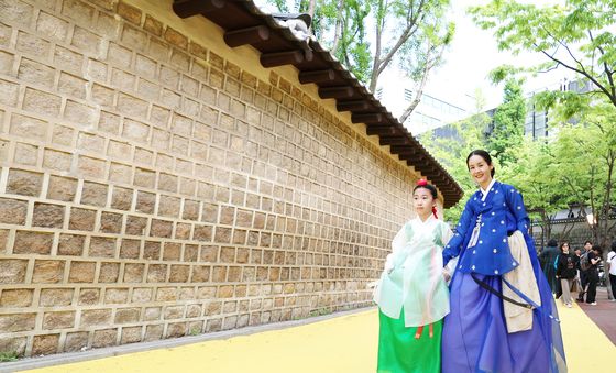 김가연, 막내딸과 함께 봄 날의 한복 데이트