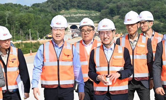 김윤상 차관,새만금-전주 고속도로 건설현장 방문
