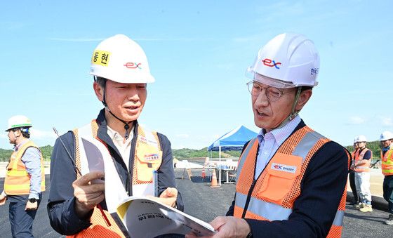 새만금-전주 고속도로 건설현장 시찰하는 김윤상 차관