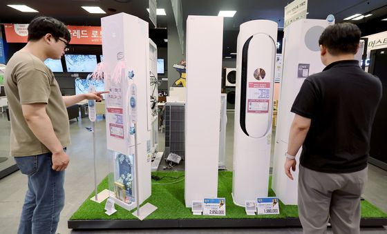 에어컨 미리 사자, 이른 더위와 잦은 비에 수요 증가