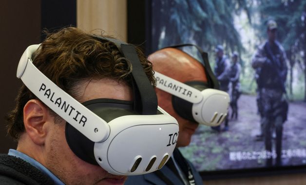 [포토] 일본 방위보안장비 전시회 '팔란티어' AI 체험