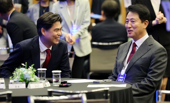 미소 짓는 오세훈 시장과 김만기 서울AI재단 이사장