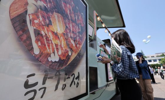 브라질산 닭고기 수입 중단… '닭강정·닭꼬치' 어쩌나