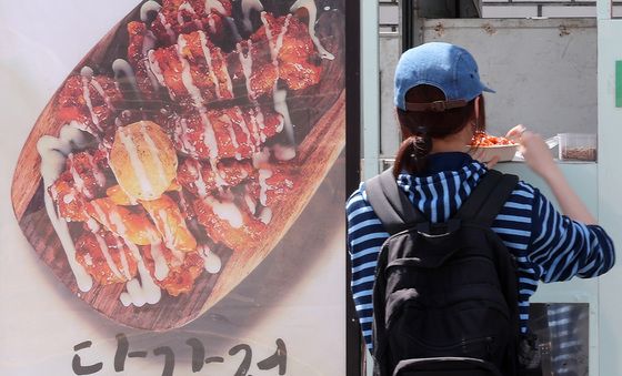 브라질산 닭고기 수입 중단… '닭강정·닭꼬치' 어쩌나