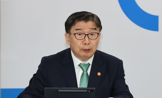 인사말하는 유철환 권익위원장