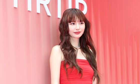 스즈키 에미, 日 여신강림