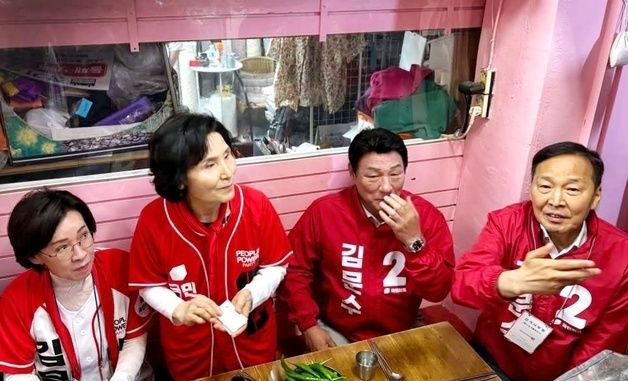 대구 서문시장 칼국숫집 찾은 설난영