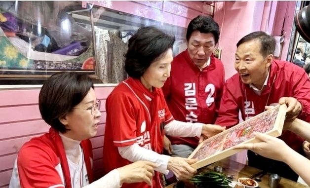 대구 서문시장 칼국숫집 찾은 설난영